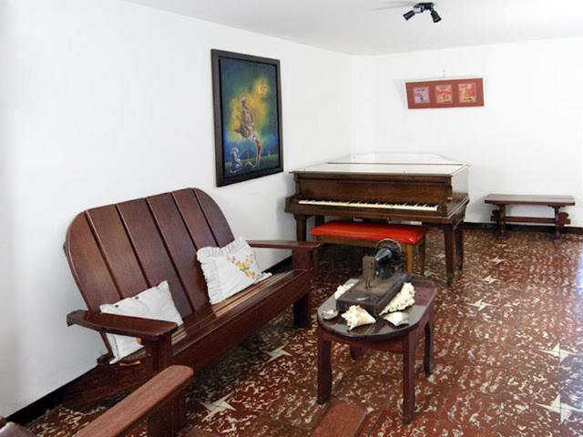 Habita Estudios Laureles Медельин Экстерьер фото